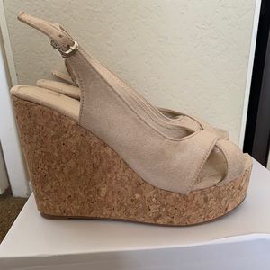 Brand new cream colored wedges size EUR38/US7